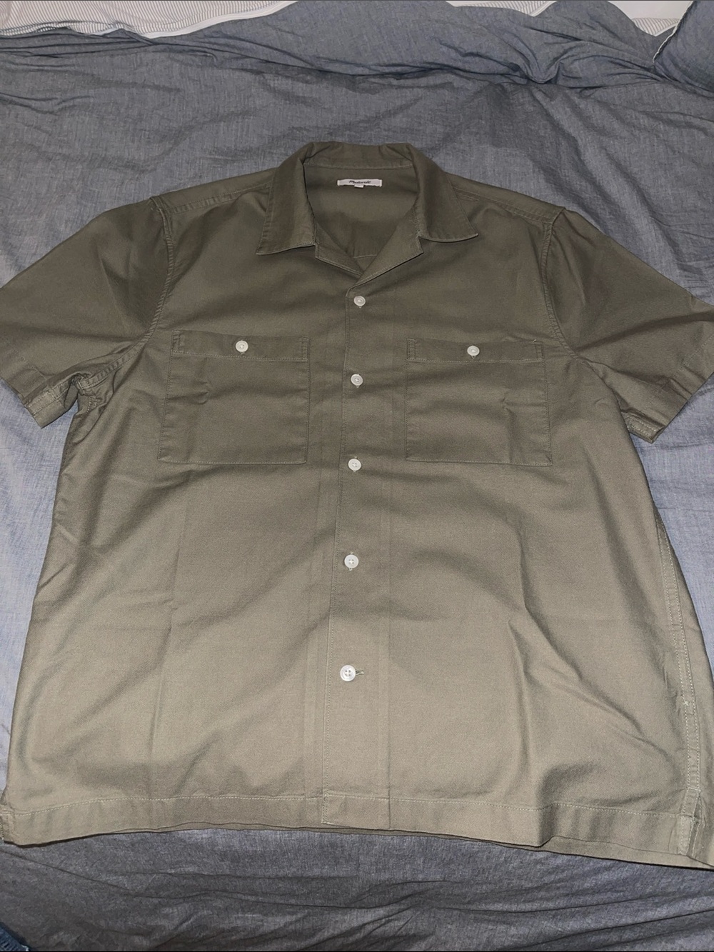 MADEWELL Men's Short-Sleeve Button-Up Shirt in Olive Green. Size L